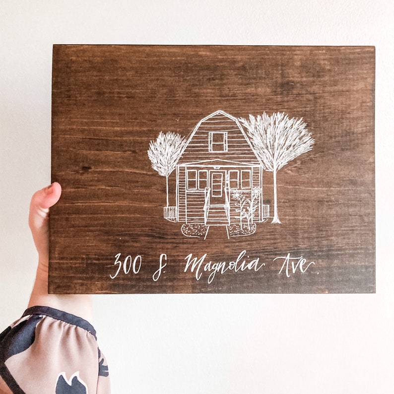 Holz-Andenken-Hauszeichnung mit individueller Kalligraphie für geliebtes Zuhause, personalisiertes Einweihungsgeschenk, sentimentales 5-Jahres-Jubiläumsgeschenk Bild 3