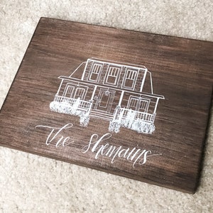 Holz-Andenken-Hauszeichnung mit individueller Kalligraphie für geliebtes Zuhause, personalisiertes Einweihungsgeschenk, sentimentales 5-Jahres-Jubiläumsgeschenk Bild 10