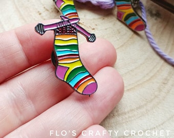 Knitting pin badge, knitting socks, yarn enamel pin badge, metal cute kawaii craft gift, knitting lover, flos crafty crochet, sock