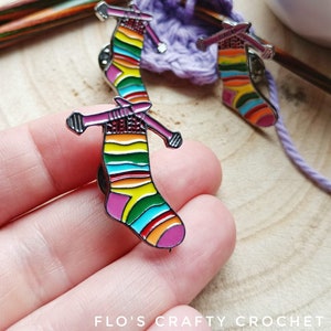 Knitting pin badge, knitting socks, yarn enamel pin badge, metal cute kawaii craft gift, knitting lover, flos crafty crochet, sock