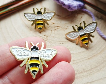 Bee kind, metal pin badge, flos crafty crochet, be kind