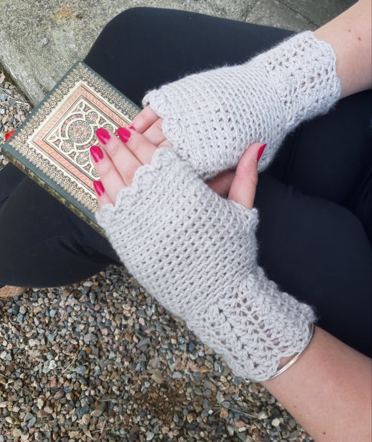 29 Victorian Fingerless Gloves Crochet Patterns to Add Elegant, Vintage Flair 8 Crochet Fingerless Gloves Pattern: Grace Wrist Warmers