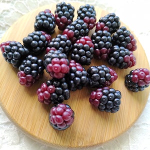 Polymer clay  5 blackberries, polymer clay bead, berry beads, beading supplies, DIY, miniature fruit, earring beads