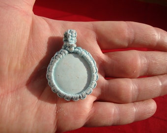 Carribean blue calcite (with aragonite) macrame pendant Pakistan 11 grams / 0.4 oz