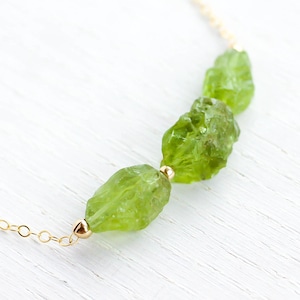 Natural peridot necklace silver - Raw peridot necklace - August birthstone gift - boho gemstone jewelry - heart chakra 16th anniversary gem