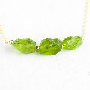 Natural peridot necklace silver - Raw peridot necklace - August birthstone gift - boho gemstone jewelry - heart chakra 16th anniversary gem