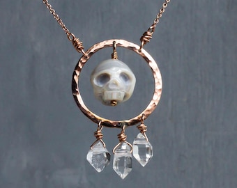 Pearl skull memento mori necklace with herkimer quartz – Rose gold filled gothic pearl jewelry – witchy talisman – Halloween - danse macabre