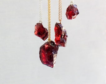 Raw garnet pendant gold, genuine garnet necklace silver, raw garnet necklace, raw crystal jewelry, carpricorn necklace, mozambique garnet