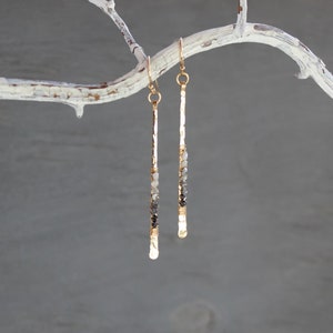 Pendientes de diamantes en bruto de oro, joyas de diamantes en bruto, pendientes de cristal en bruto, piedra natal de abril, pendientes modernos minimalistas, regalo boho chic para ella
