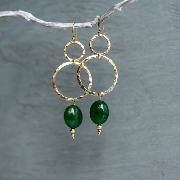 Boucles d'oreilles naturelles en or émeraude, longues boucles d'oreilles géométriques de mariée, bijoux émeraude, cristal de taureau, chakra du coeur, cadeau femme petite amie