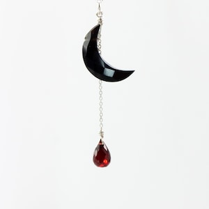 Halbmond Kette, schwarze Onyx Kette mit Granat in oxidiertem Silber, 14 gold filled, Gold Granat Kette, Januari Geburtsstein