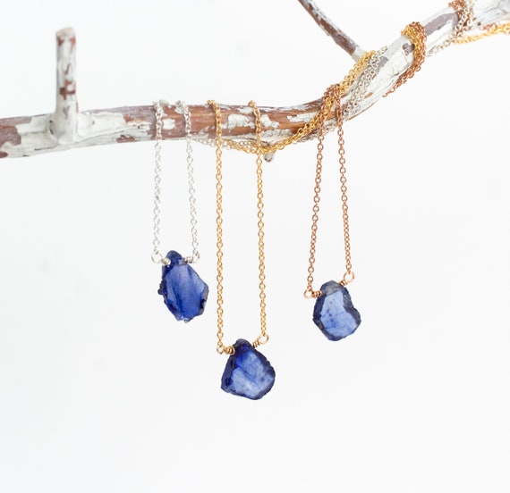 Pendentif En Saphir Brut Sur Collier - Pierre Naturelle Bleue, Thème Chakra (France Minéraux)