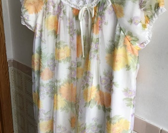 Vintage floral nightie,  nylon nightgown, short-sleeve knee-length 1980's, marked size S but fits bigger, by Louis Jean Model.