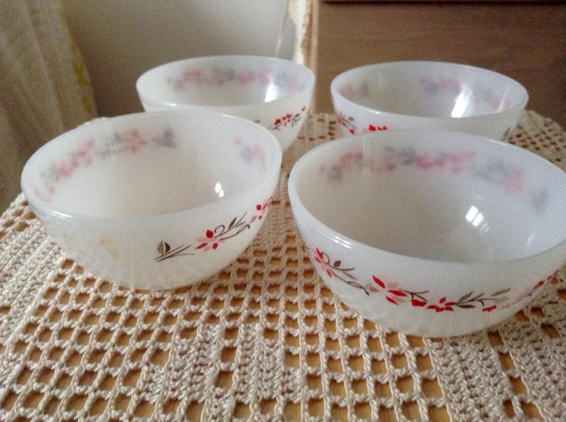 set of four Vintage Termocrisa glass dessert or small soup bowls Christmas flower pattern