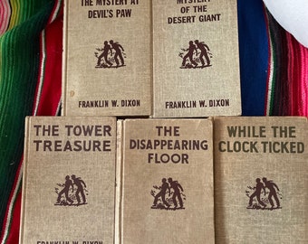 Cinq livres vintage Hardy Boys, en tweed beige, vendus séparément, livraison GRATUITE.