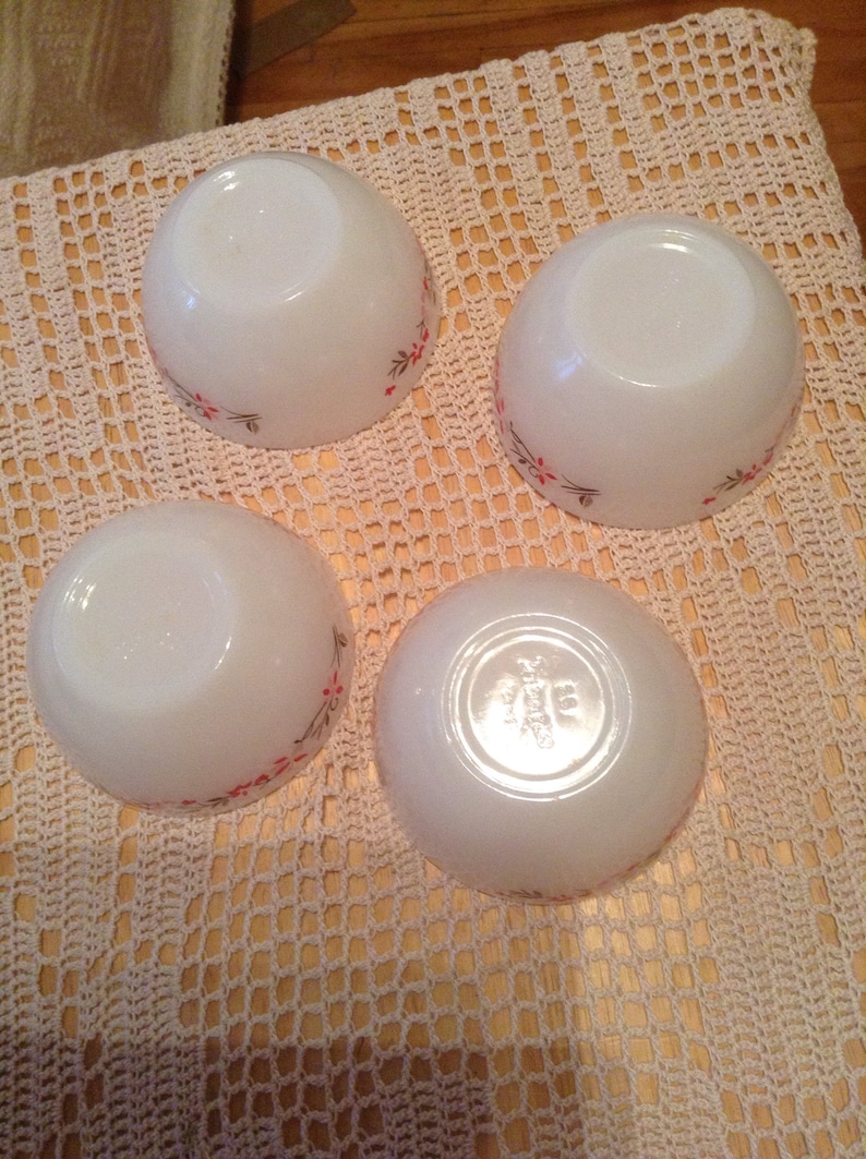 set of four Vintage Termocrisa glass dessert or small soup bowls Christmas flower pattern