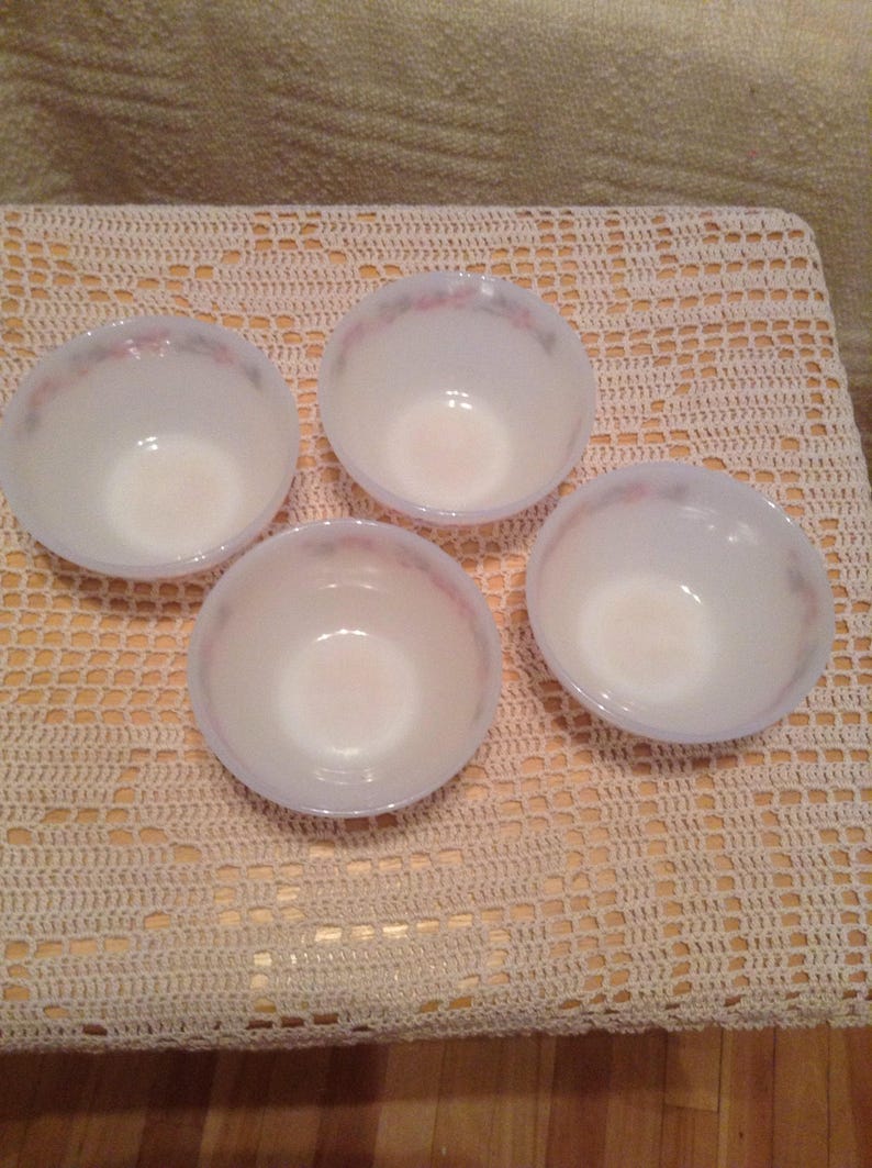 set of four Vintage Termocrisa glass dessert or small soup bowls Christmas flower pattern