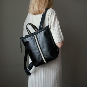 Petit sac à dos noir avec ruban doré en similicuir fait main