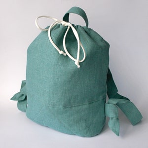 Zaino con coulisse in lino trapuntato: zaino fatto a mano verde menta