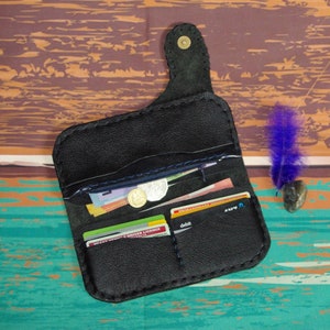 Cartera larga de cuero negro estilo motero, nueva y reciclada, con compartimento con cremallera. Fabricada en Australia.