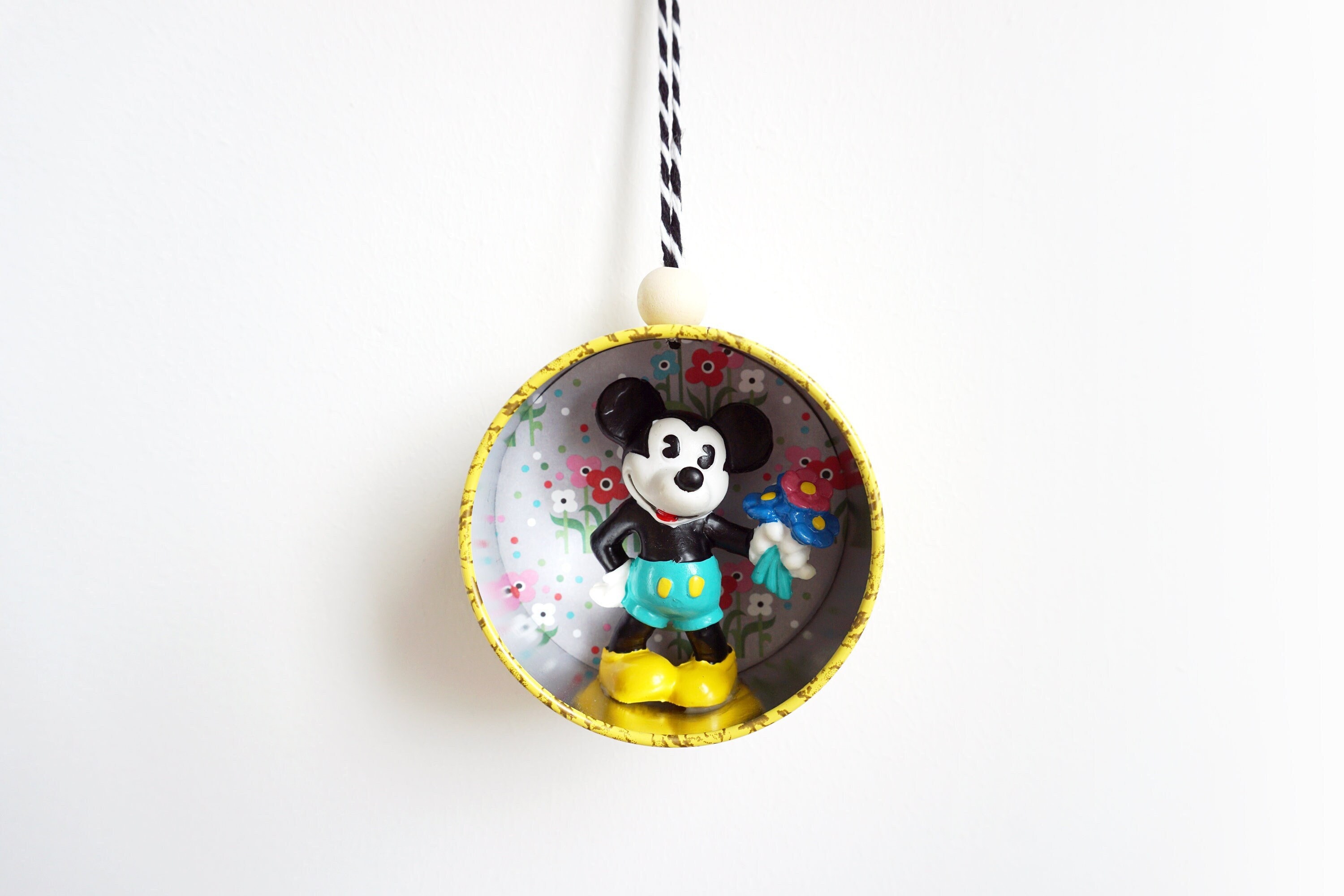 Suspension Mickey et Son Bouquet de Fleurs - Cadeau Saint Valentin, Anniversaire, Fête Des Mères Déc