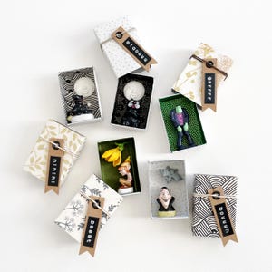 Mini Halloween surprise boxes – Guest gift, little surprise – Miniature witch, zombie, vampire diorama – Unique creation