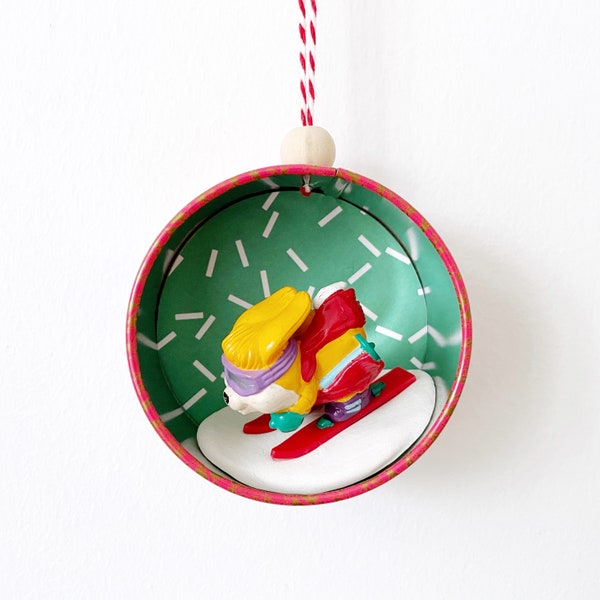 Suspension de Noël « Petit lapin skieur » – Décoration enfant – Figurine vintage – Ornement sapin de Noël ludique et coloré – Upcycling