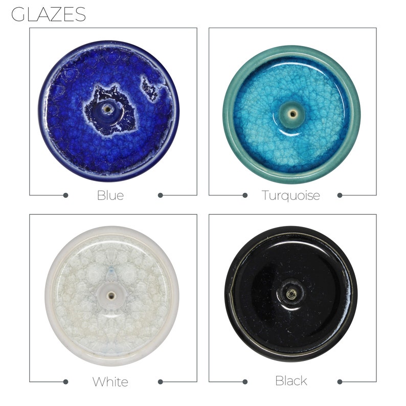 Puede incluir: Cuatro porta inciensos de cer&aacute;mica en diferentes colores: azul, turquesa, blanco y negro. Cada porta inciensos tiene un peque&ntilde;o agujero en el centro para el incienso.
