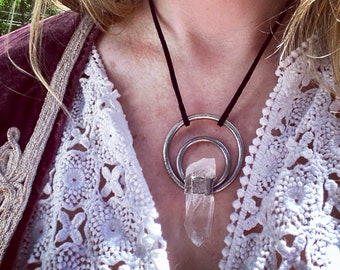 Circle pendant with quartz crystal