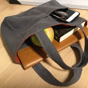 Small linen tote bag with two pockets, handmade linen bag with lining, linen lunch bag, summer handbag, linen library bag, linen custom bag.