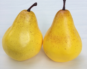 2 Stk. Fake Pears Kunstfrucht zum Ausstellen, Küchendekor, Shop Dekor, Requisiten