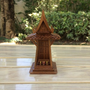 Mini Wood Amulet House, Amulet Stand