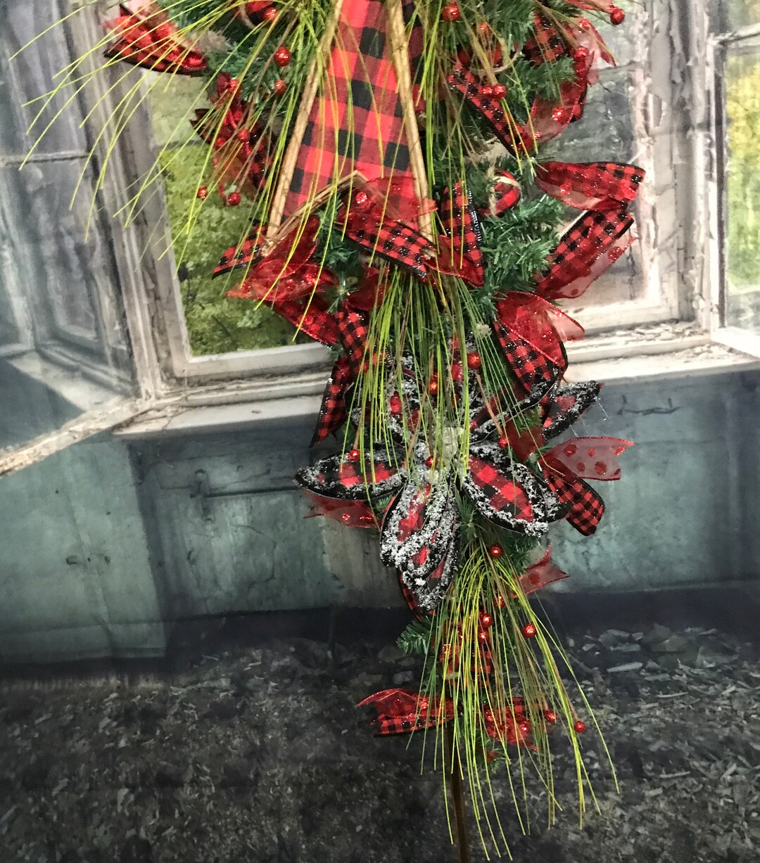 Christmas Wreath, Red and Black Plaid, Buffalo Plaid Swag, Pine Door