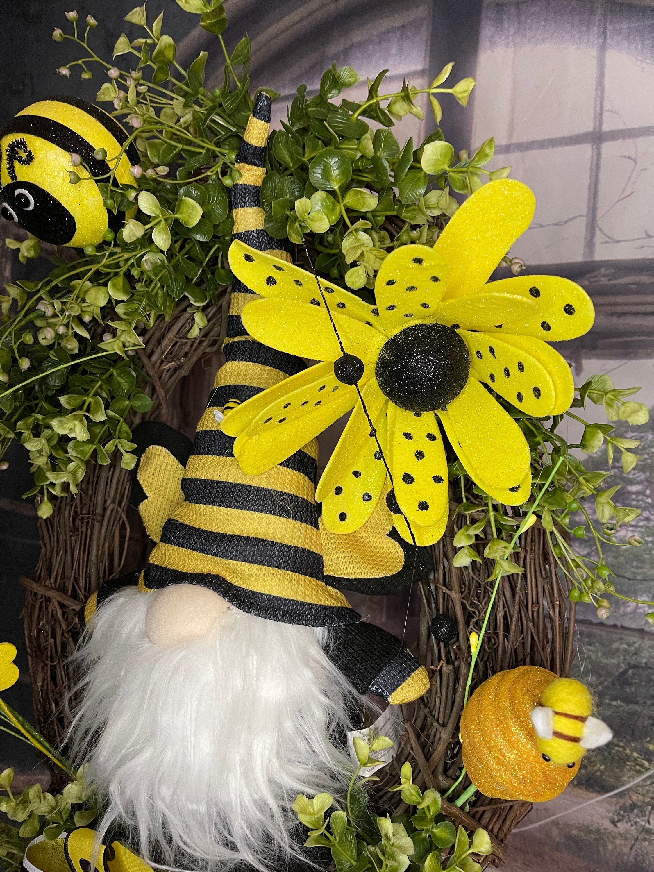 Honey Bee Wreath, Bumble Bee Gifts, Honey Bee Decor, Honey Bee Gifts, Front Door Decor, Metal Yard Art, Bumble Bee Ornament