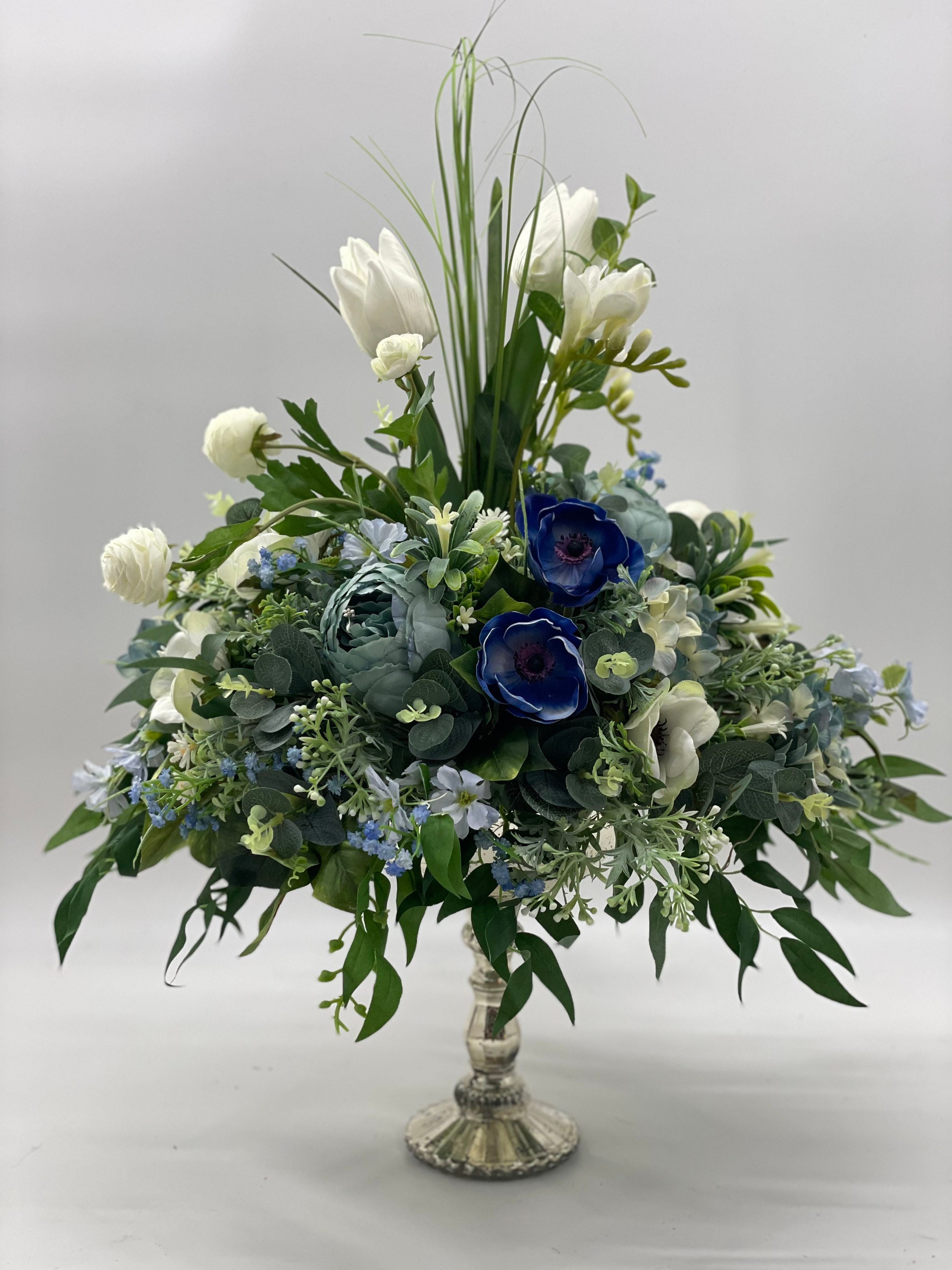 Blue and white artificial flowers deals