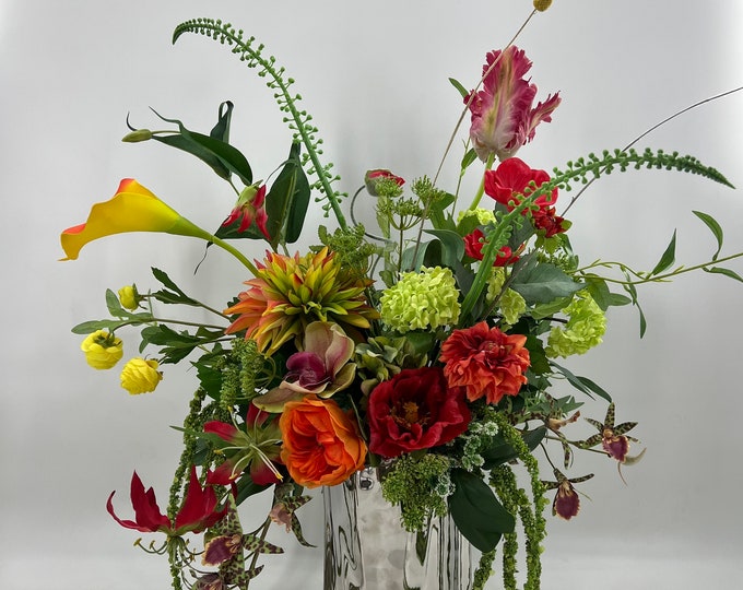 Luxurious modern artificial floral centerpiece arrangement, spring arrangement, artificial flowers, nearly natural