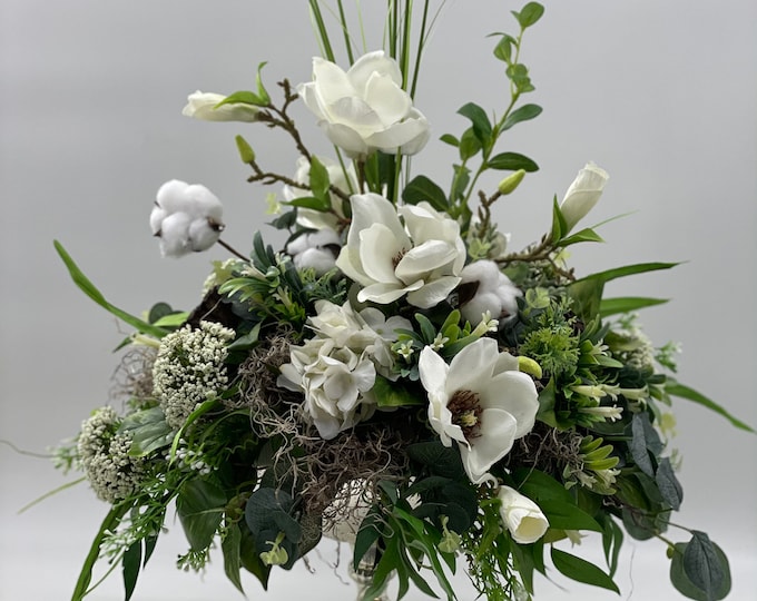 Realistic artificial flower arrangement