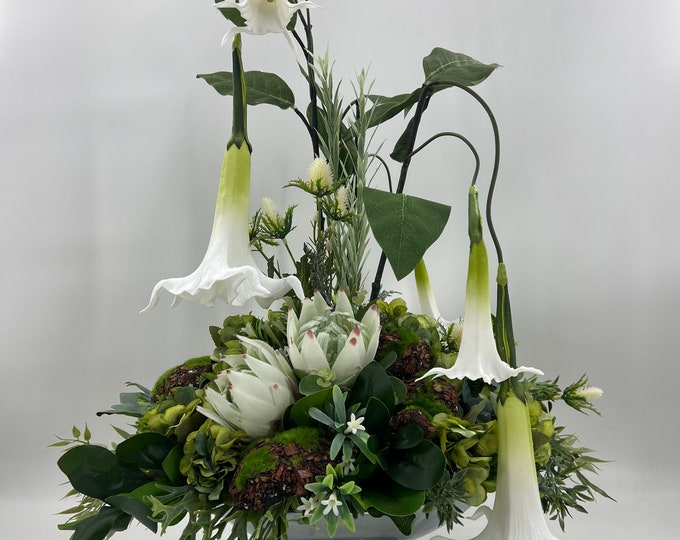 Artificial life like winter centerpiece arrangement, spring arrangement, artificial flowers, nearly natural