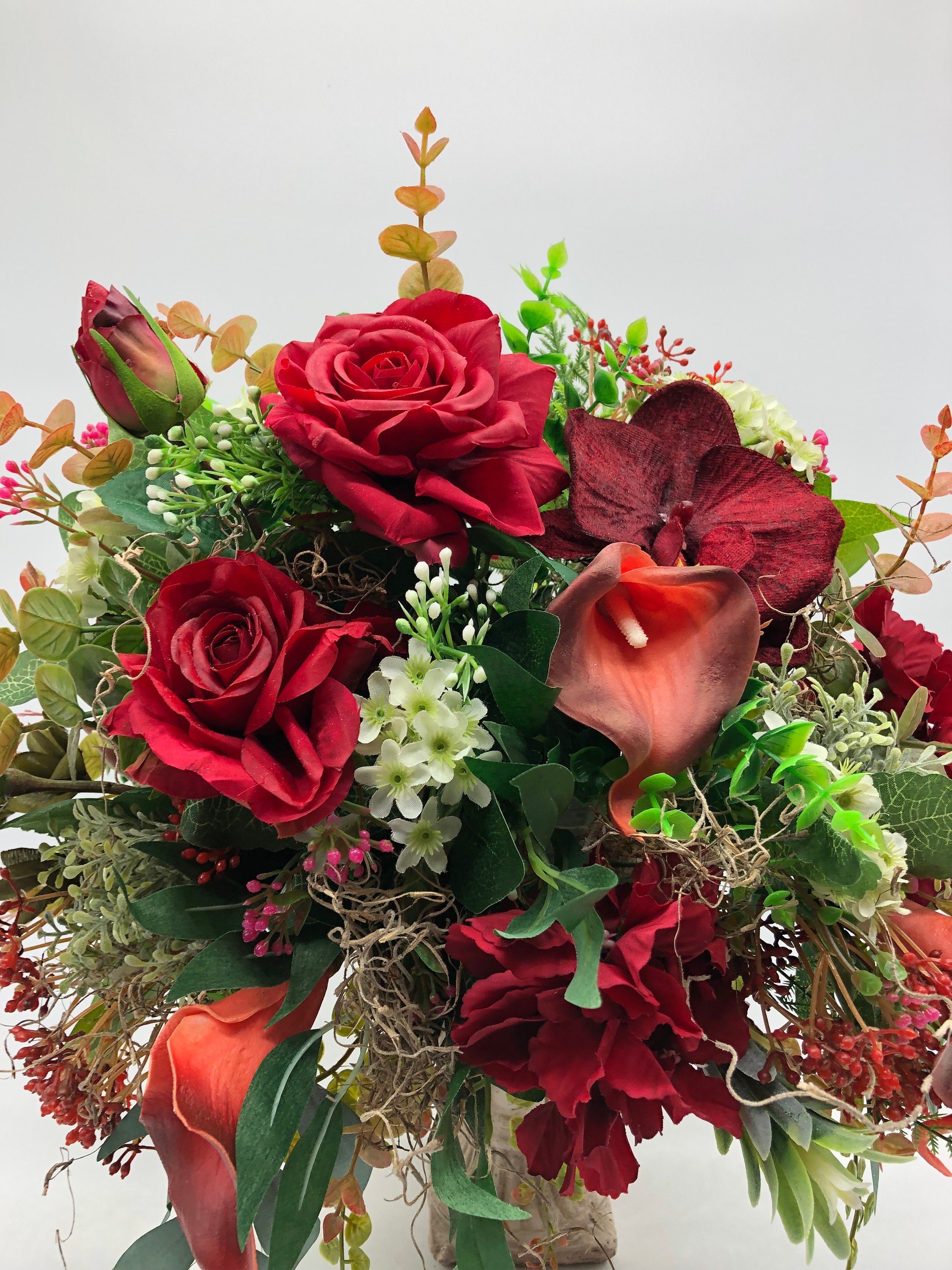 Artificial flower arrangement