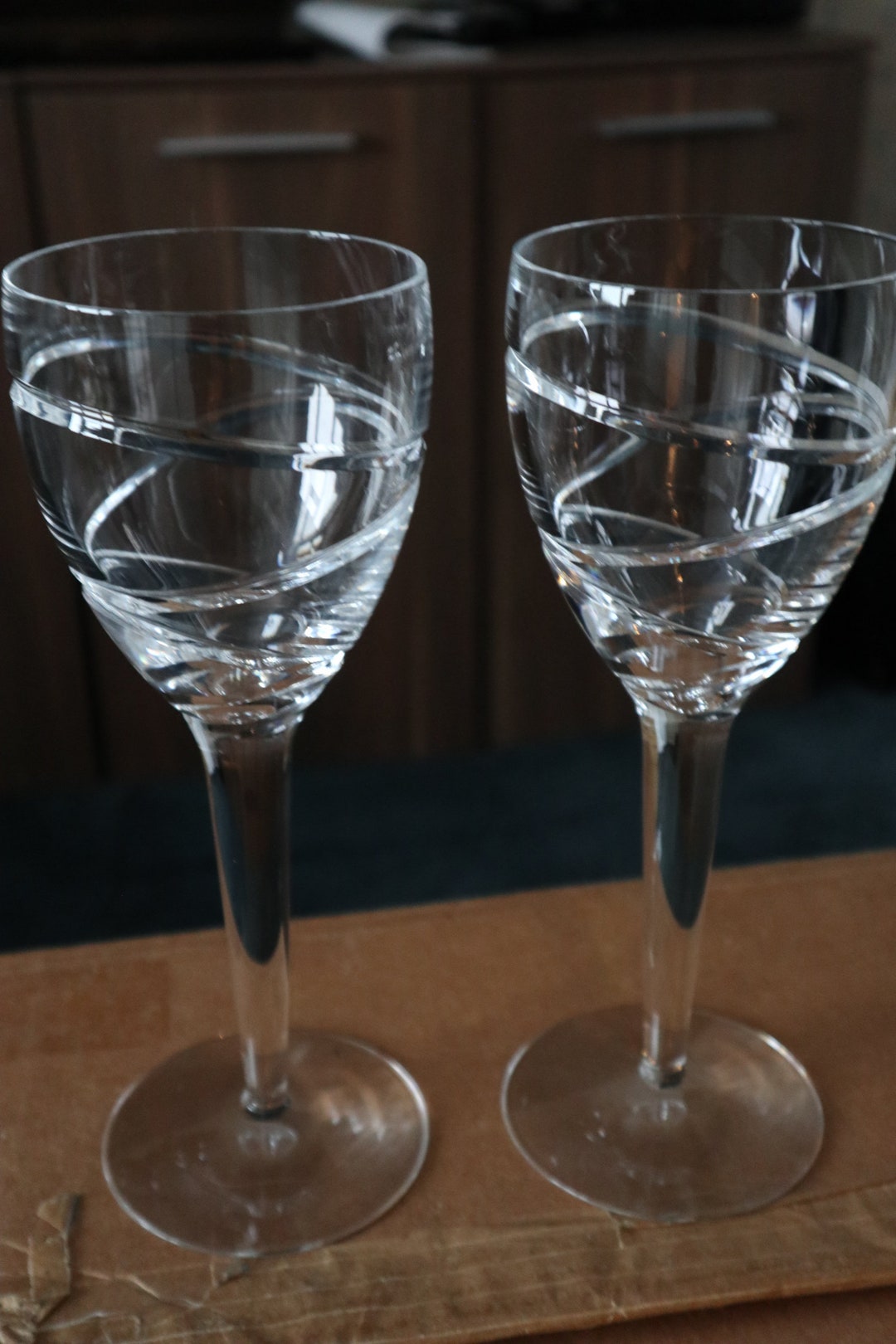 2 Stuart Crystal aura Wine Glasses by Jasper Conran Signed Super Cond
