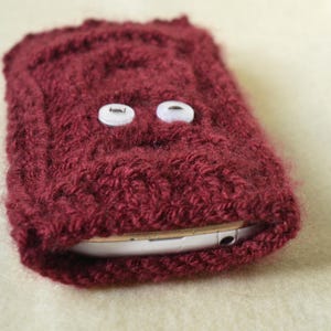 Knitted owl phone case, phone sock image 5