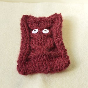 Knitted owl phone case, phone sock image 4