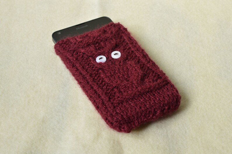 Knitted owl phone case, phone sock image 6