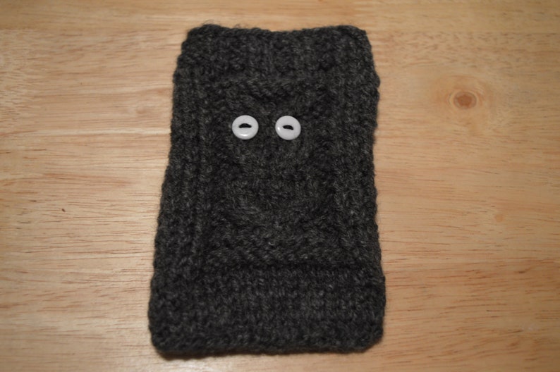 Knitted owl phone case, phone sock Gray