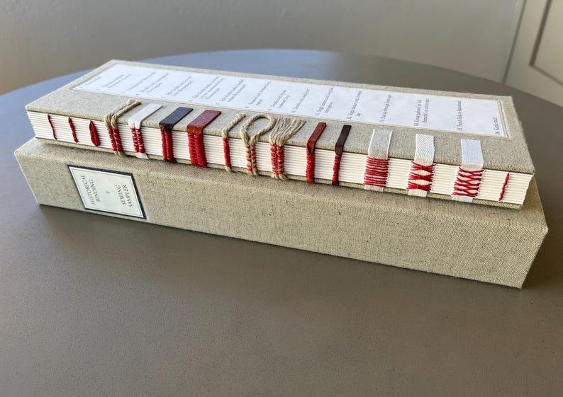 Bookbinding Sewing Sampler: 16 Historical Binding Styles, Handmade Book in Linen Clamshell Box afbeelding 5