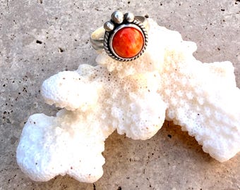 Petite Spiny Oyster Sterling Silver Ring, Artisan Floral Band, Sizes 5.5 and 9