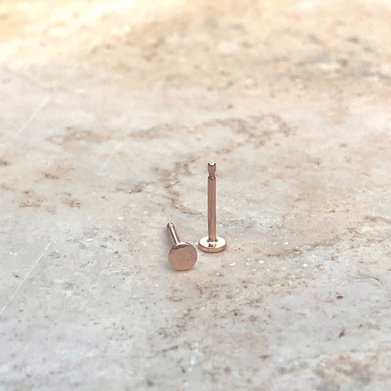 Hammered Rose Gold Stud Earrings, Minimalist Dot Post Earrings, Round Geometric Jewelry, Rose Gold Fill 画像 3