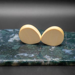 31mm Handmade Holly Wood Teardrop Plugs – Unique Wooden Body Jewelry for Stretched Ears