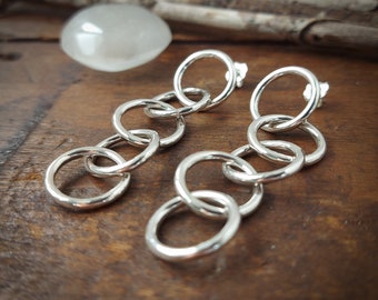 Minimalist five rings circle earrings, recycled sterling silver. 15mm. Studs. Post earrings. Handmade in Canada. 189
