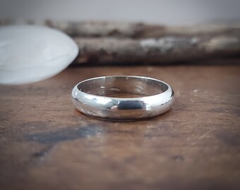 4mm Minimalist wedding ring, recycled sterling silver (0.925). Handmade in Canada. Made to order. Half round ring. D shape ring.